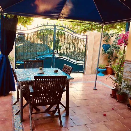 Cool Garden And Suite Mairena del Aljarafe Esterno foto